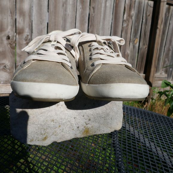 Women's TAOS Star Khaki Canvas Casual Lace Up Comfort Sneakers Shoes size 11 - Picture 3 of 8